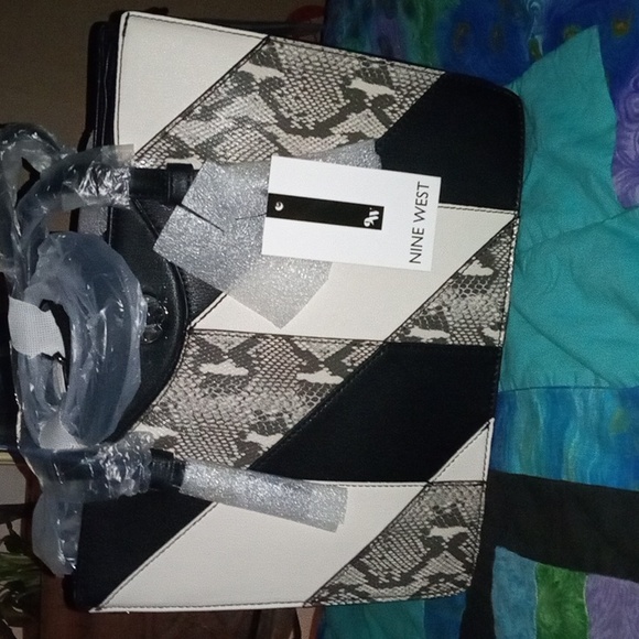 Nine West Geneva - Picture 1 of 2